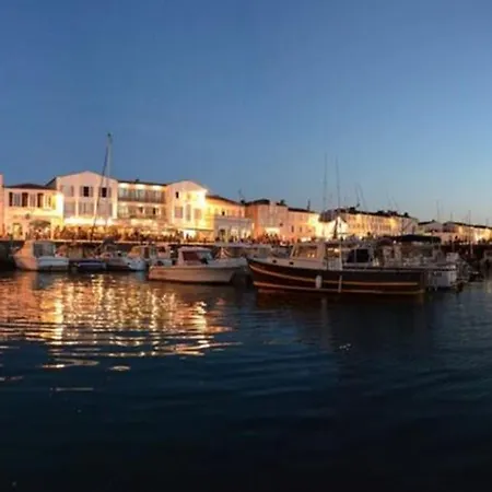 75m2 Flat On The Harbour Car Park Included Διαμέρισμα *